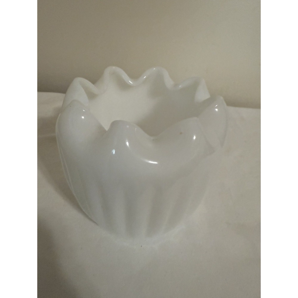 Vintage MCM Rose Bowl Milk Glass Fenton White‎ Ruffled Vase